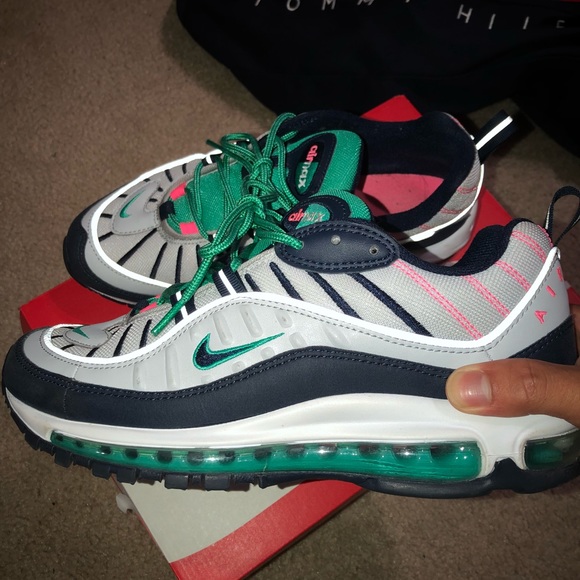 Athletic_Shoes